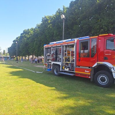 Feuerwehr sorgt f&uuml;r Abk&uuml;hlung